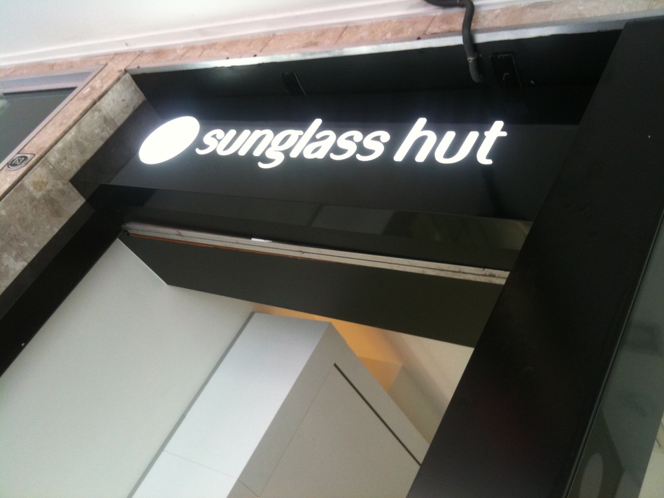 Light Up Retail Signage Sunglass Hut
